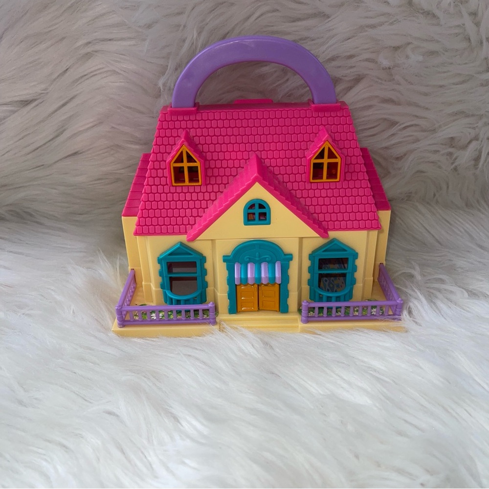 Blue Box Toys Tiny Dreams Carry Along Mini Doll House Fits Polly Pocket